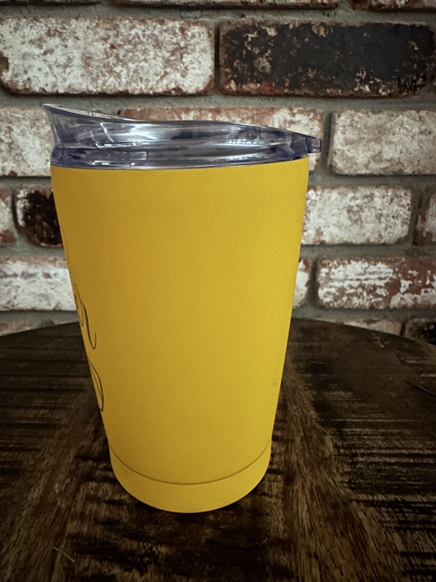 20 oz. Yellow Gold Hello Summer Cocktail Tumbler with Clear Slider Lid - Image 3