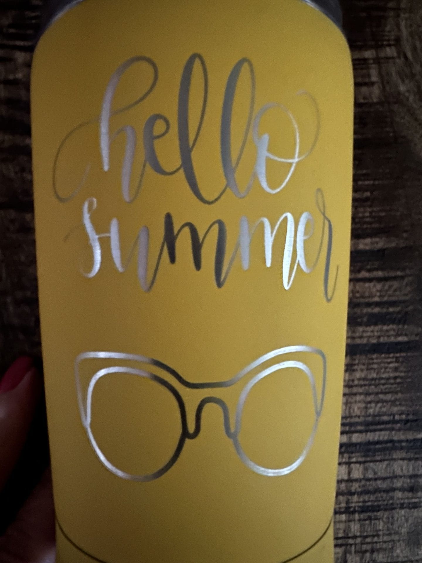 20 oz. Yellow Gold Hello Summer Cocktail Tumbler with Clear Slider Lid - Image 5