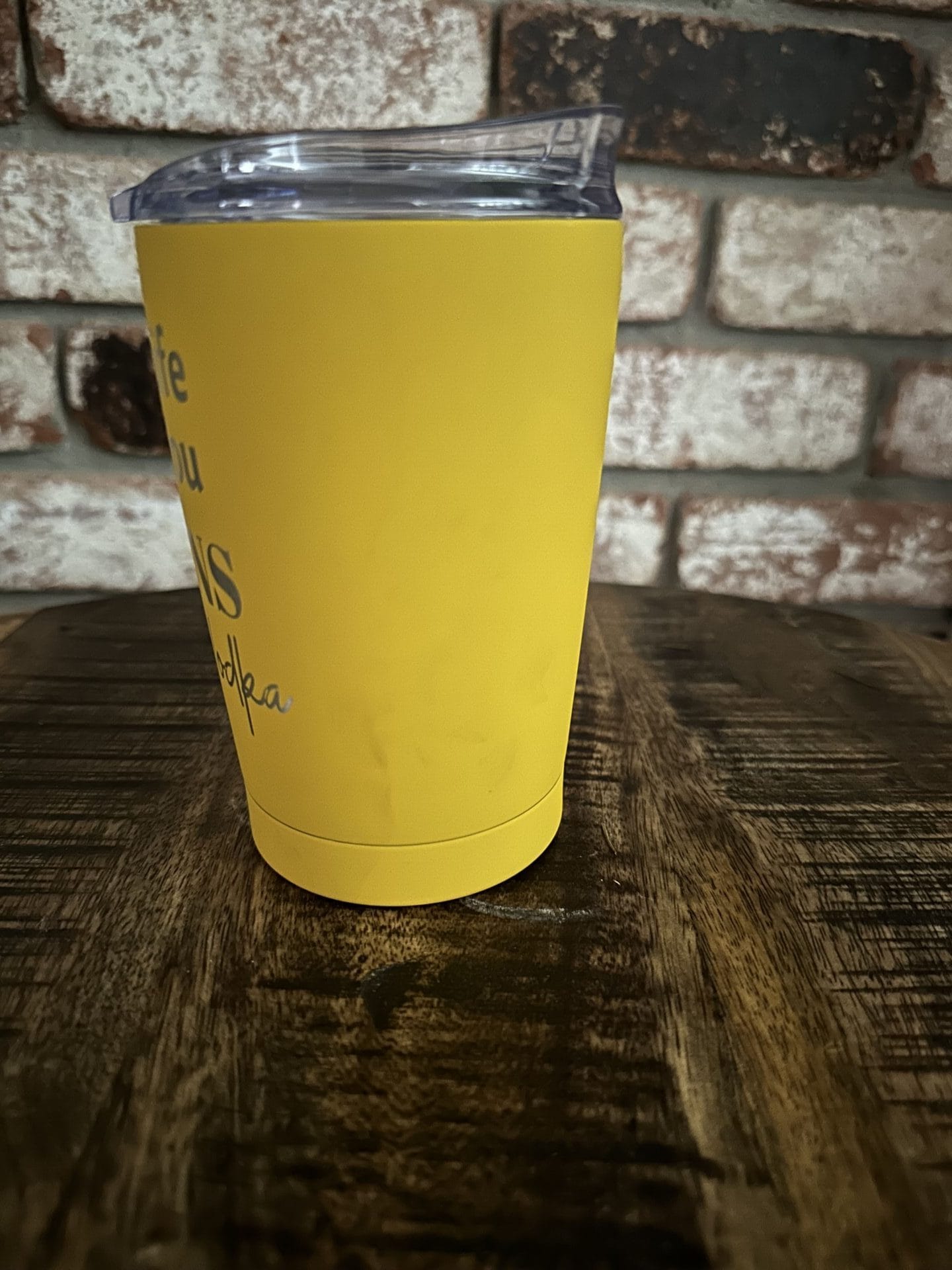 20 oz. Yellow Gold Lemons and Vodka Cocktail Tumbler with Clear Slider Lid - Image 4