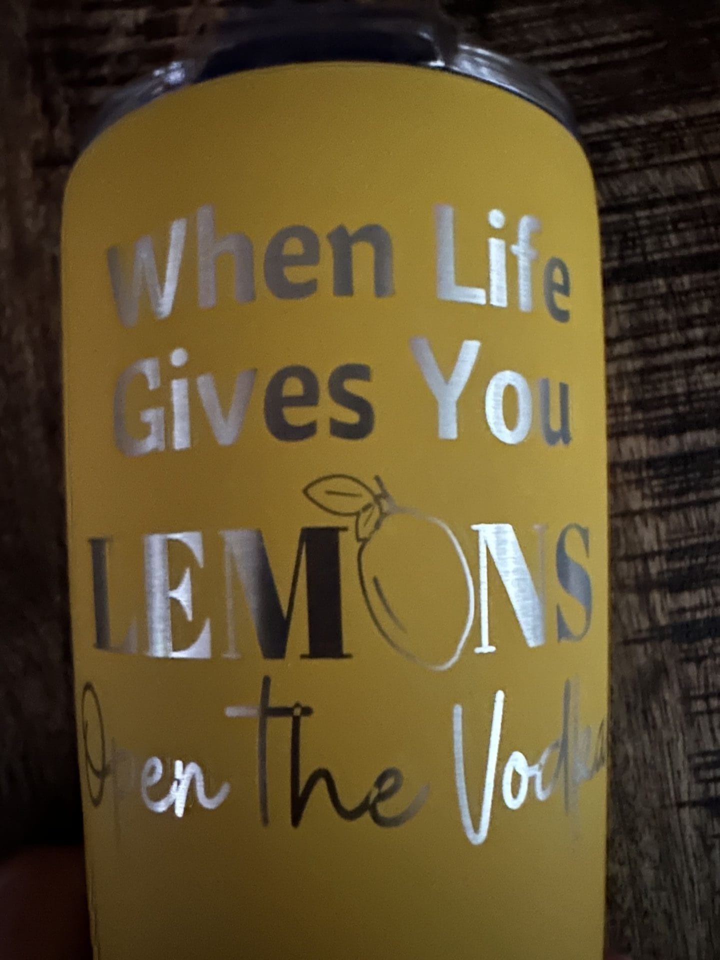 20 oz. Yellow Gold Lemons and Vodka Cocktail Tumbler with Clear Slider Lid - Image 3