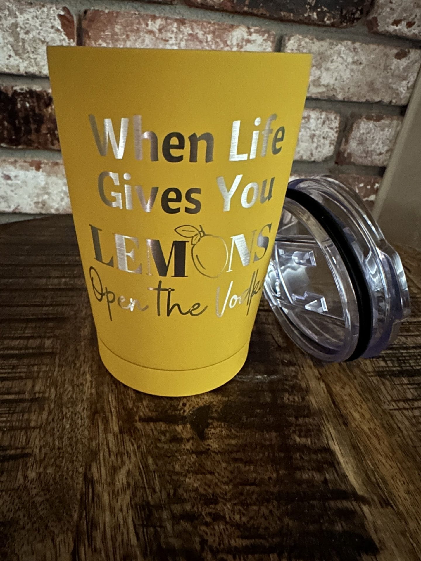 20 oz. Yellow Gold Lemons and Vodka Cocktail Tumbler with Clear Slider Lid - Image 2