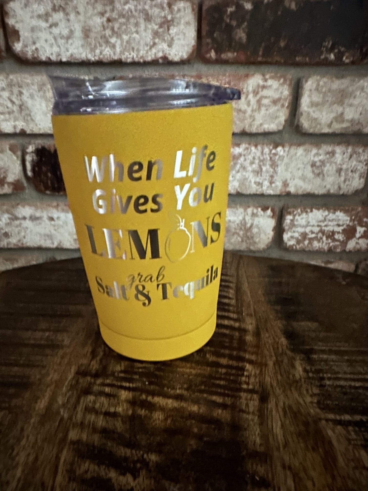 20 oz. Yellow Gold Lemons and Tequila Cocktail Tumbler with Clear Slider Lid