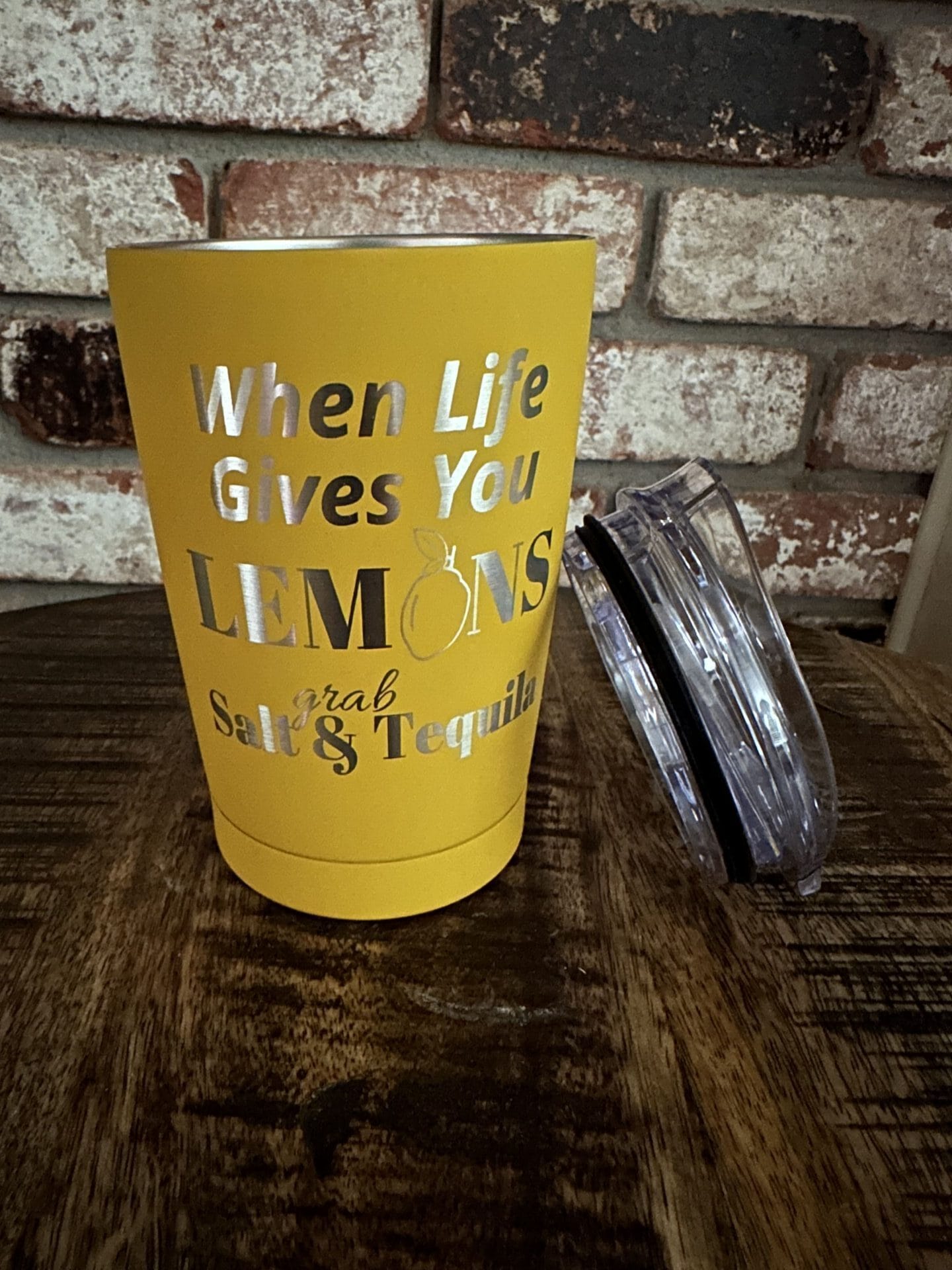 20 oz. Yellow Gold Lemons and Tequila Cocktail Tumbler with Clear Slider Lid - Image 2