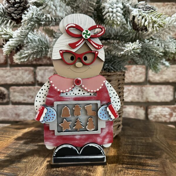 Standing Mrs Claus Baking Shelf Sitter