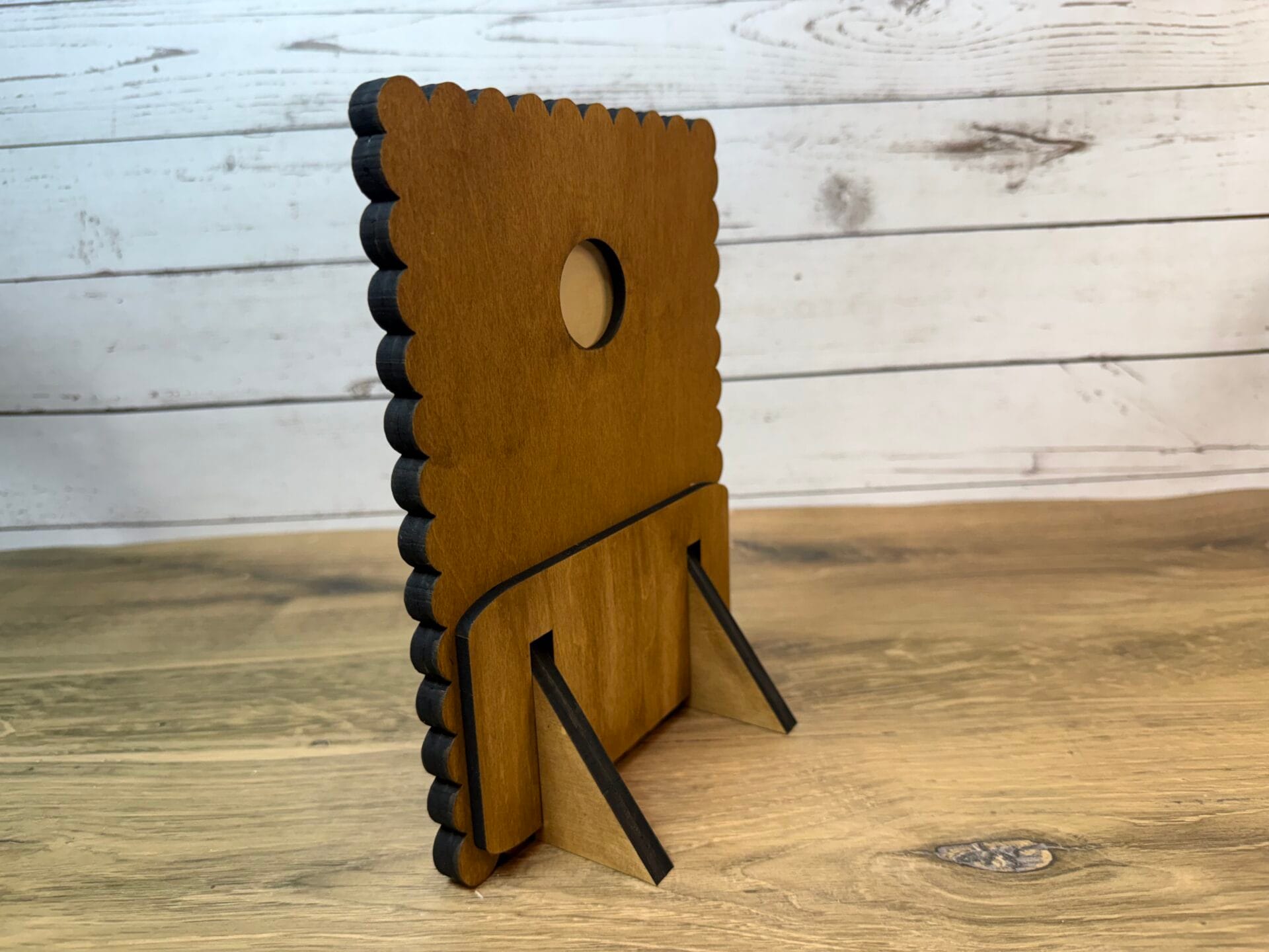 Interchangeable Scalloped Frame - Image 6