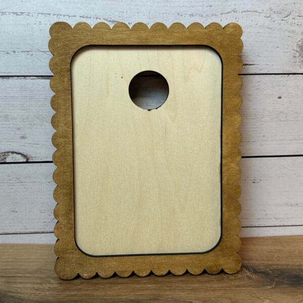 Interchangeable Scalloped Frame