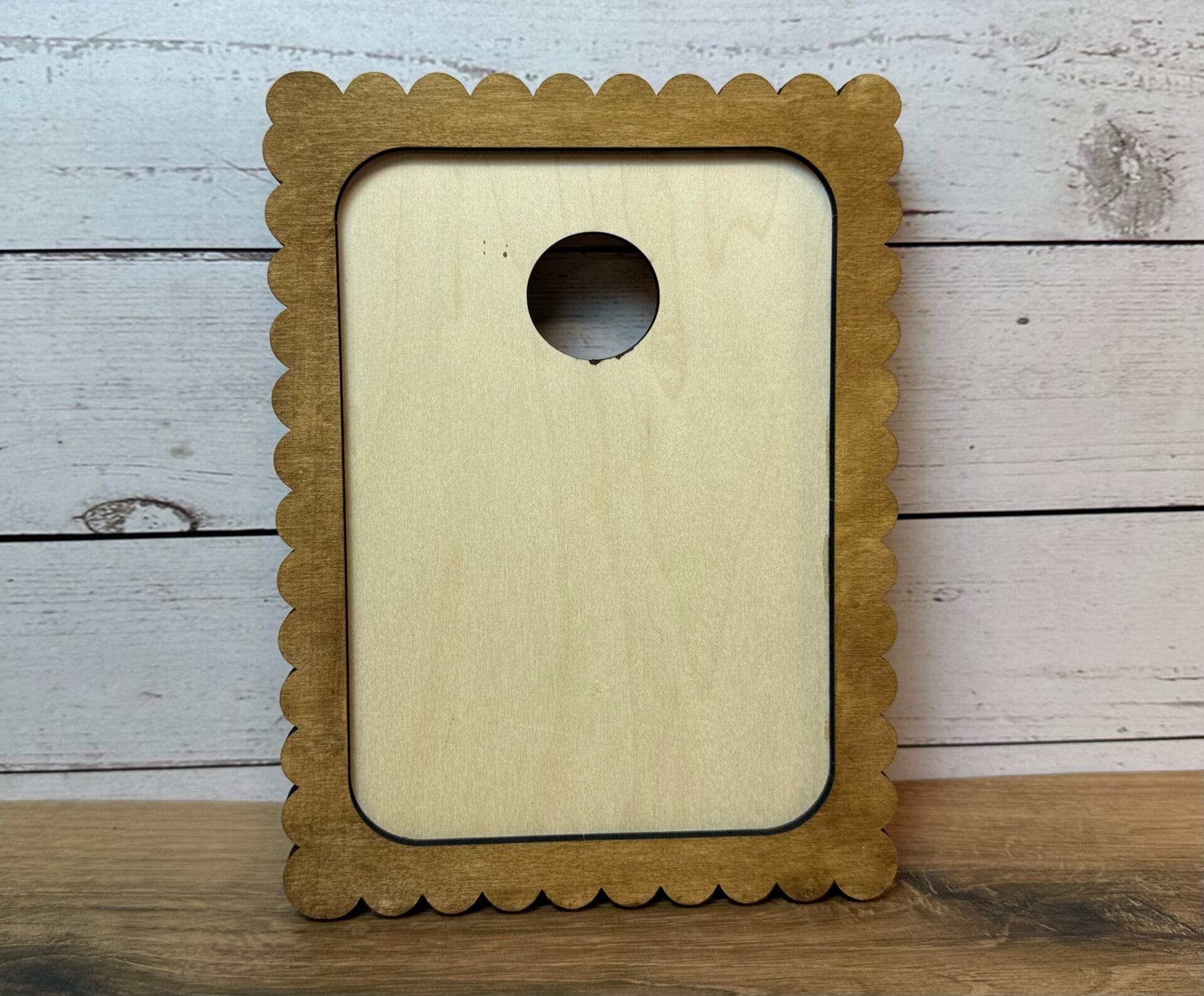 Interchangeable Scalloped Frame