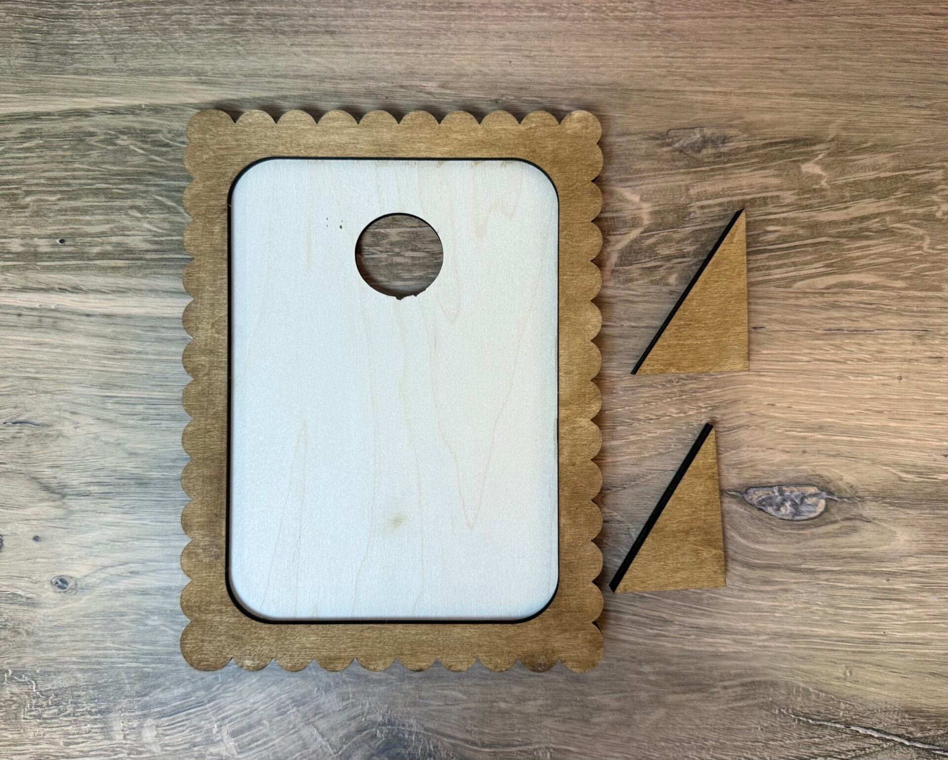 Interchangeable Scalloped Frame - Image 4